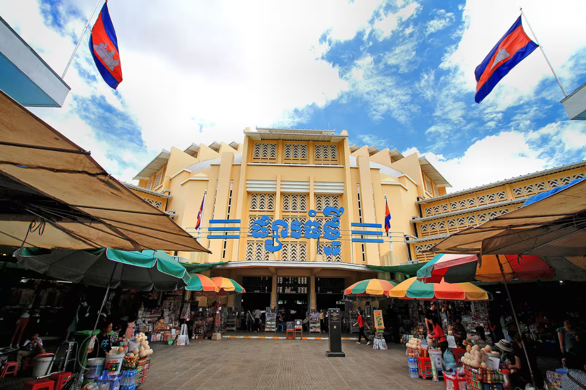 Psar Thmei Shopping Scene